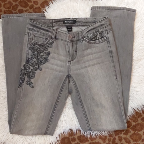 White House Black Market Denim - WHBM gray embroidered jeans 00S (short)